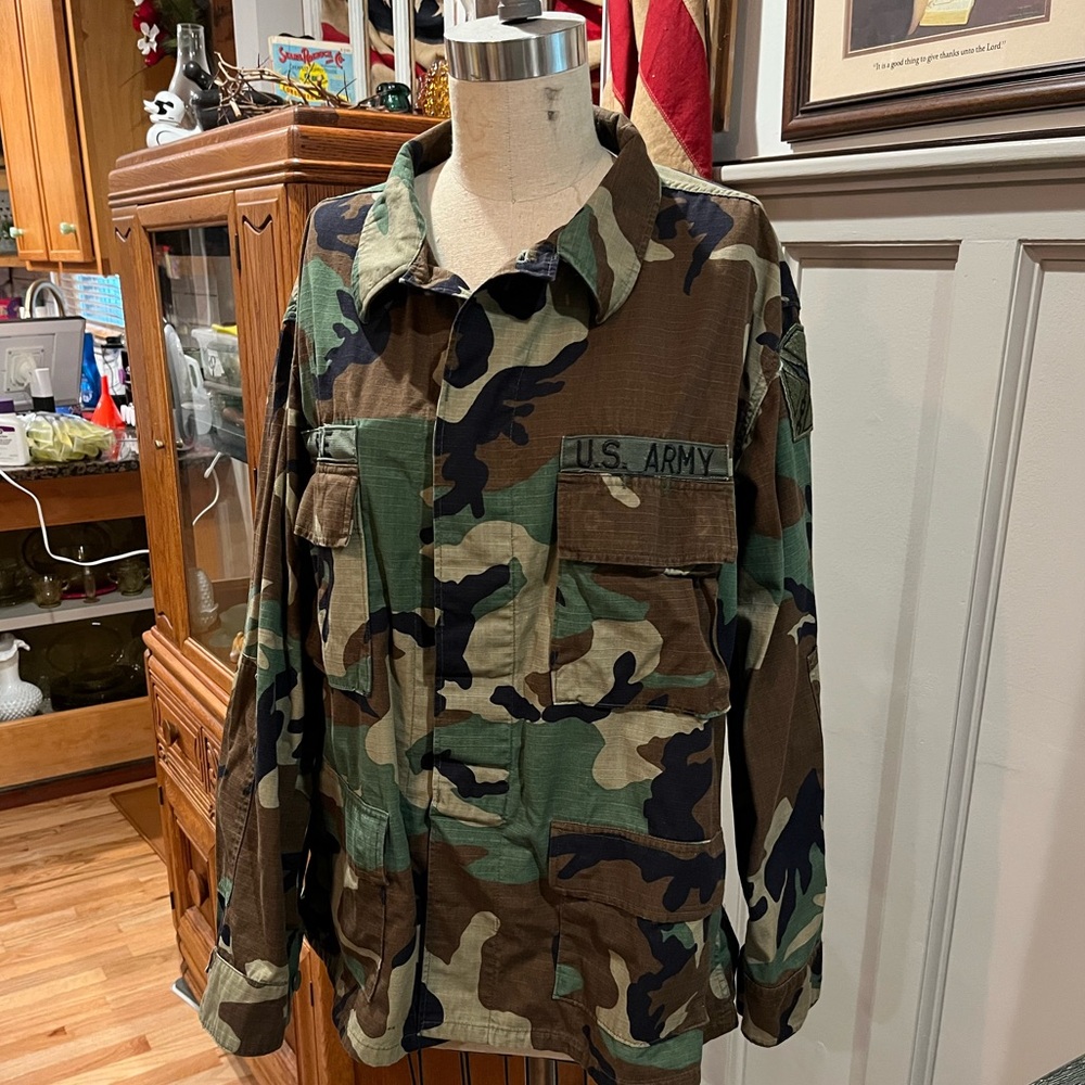 Large-Short Vintage Camouflage Military Jacket with Patches
